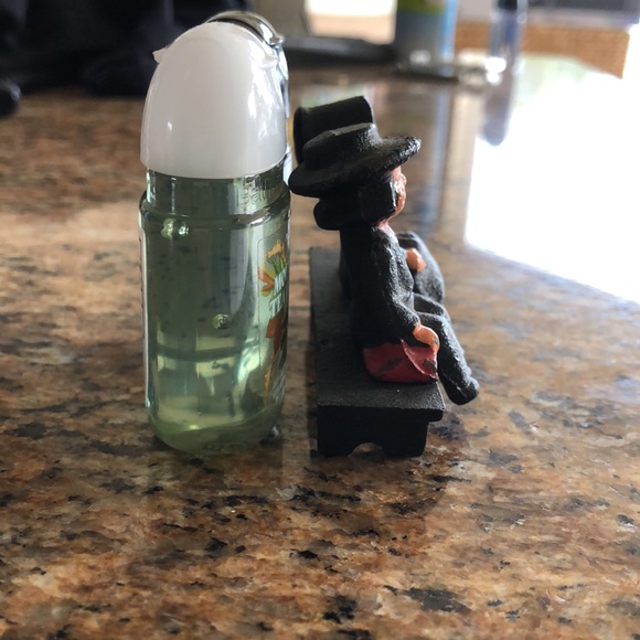 Vintage Cast Iron Amish Pennsylvania Dutch Blue Boy & Girl on Bench 2" Tall - Picture 5 of 7